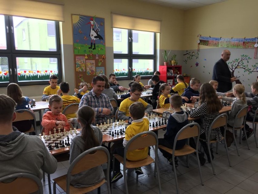 Dorian Grala, Dominik Urbaniak oraz Weronika Dudzińska zostali  szachowymi "Orłami Marca" 