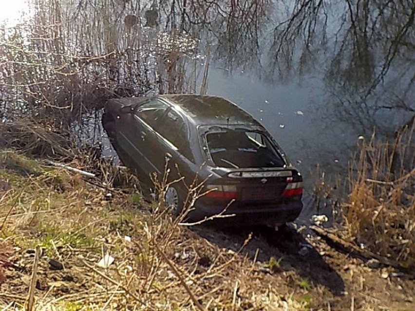 Samochody wpadły do zbiorników wodnych. Interweniowała Straż Miejska