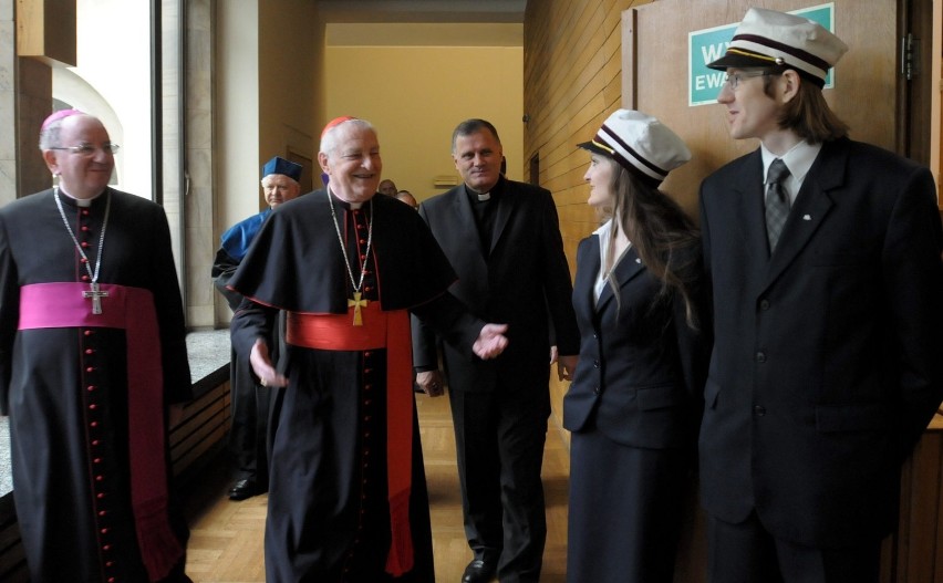 Kardynał jest m.in. prefektem watykańskiej Kongregacji ds....
