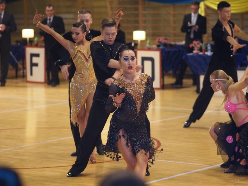 Turniej tańca w Pajęcznie. Ponad 150 par na parkiecie [FOTO]