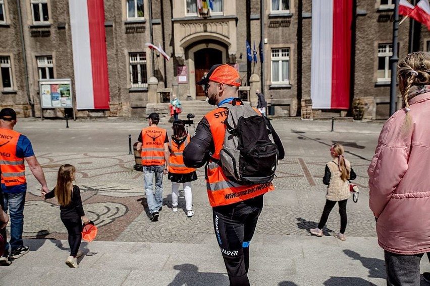 Protest przeciw obowiązkowym szczepieniom na Covid - 19 w...