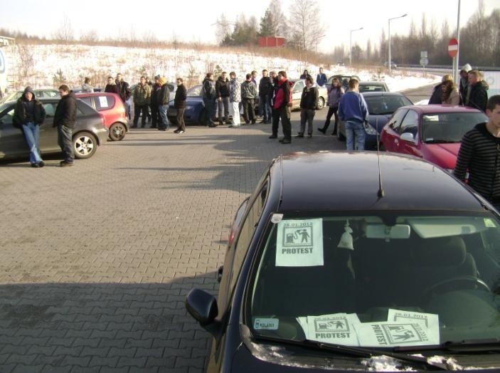 Olkusz: paliwowy protest na 80 pojazdów [ZDJĘCIA]