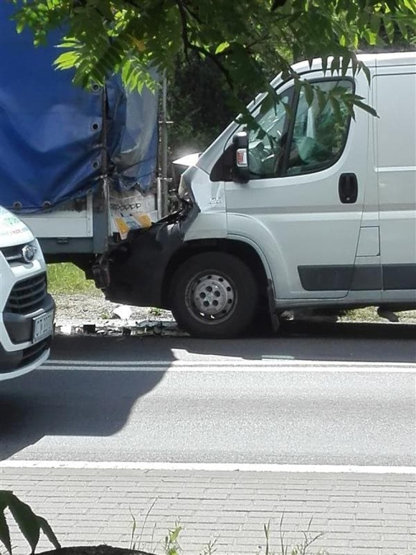 Wypadek pod Aleksandrowem Kujawskim z udziałem radiowozu policji i samochodu ciężarowego [zdjęcia]