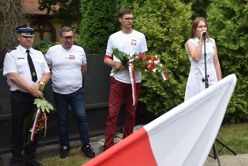 78 rocznica wybuchu Powstania Warszawskiego. Odsłonięcie tablicy upamiętniającej Powstańców Warszawskich na Cmentarzu w Chodzieży