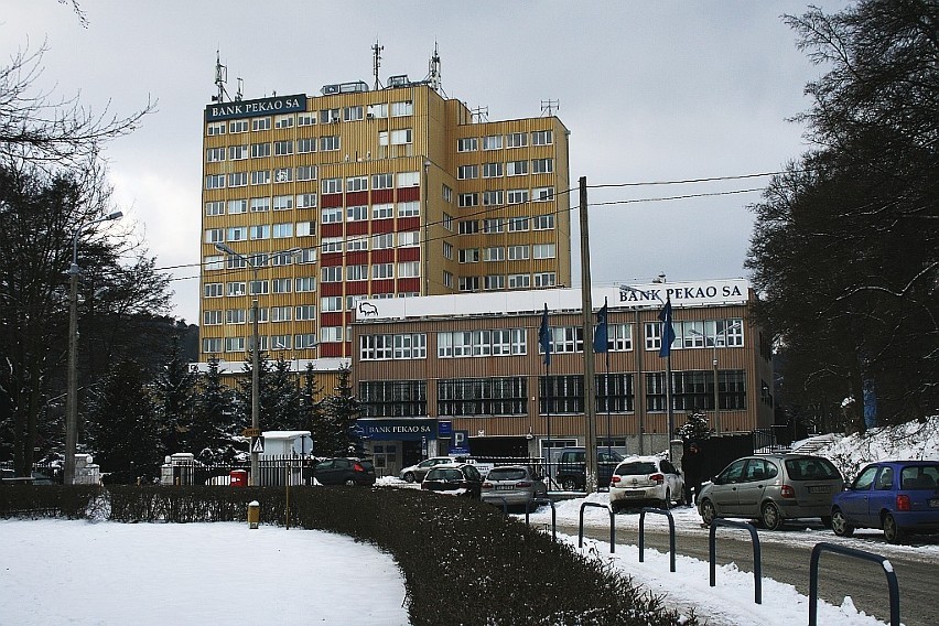 Punkt orientacyjny Świemirowa - biurowiec banku PEKAO SA.