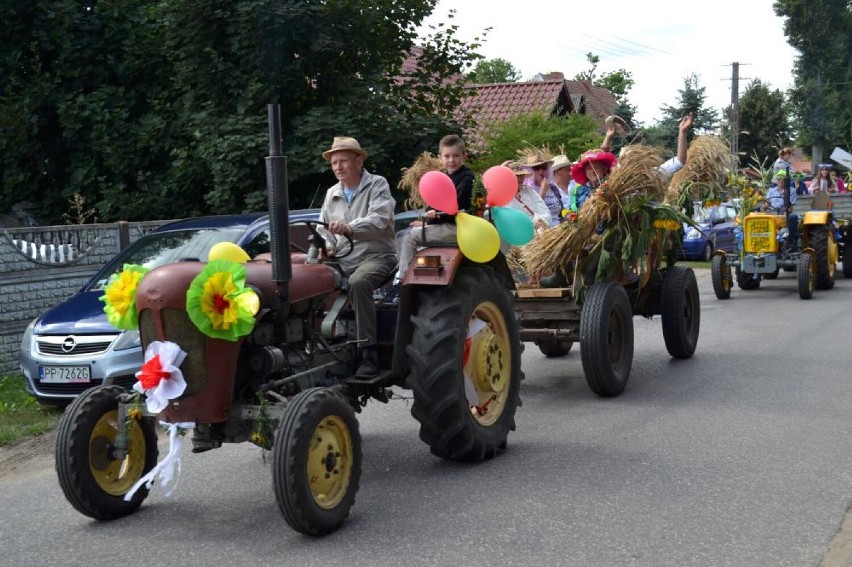 Dożynki w Brzostowie. Świętowali mieszkańcy całej gminy Miasteczko Krajeńskie [ZDJĘCIA]