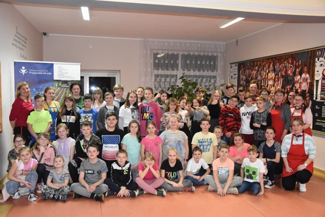 W zajęciach organizowanych w ramach projektu "Doświadczalny bigos" bierze udział czterdziestu uczniów z "podstawówek" z gminy Ryńsk