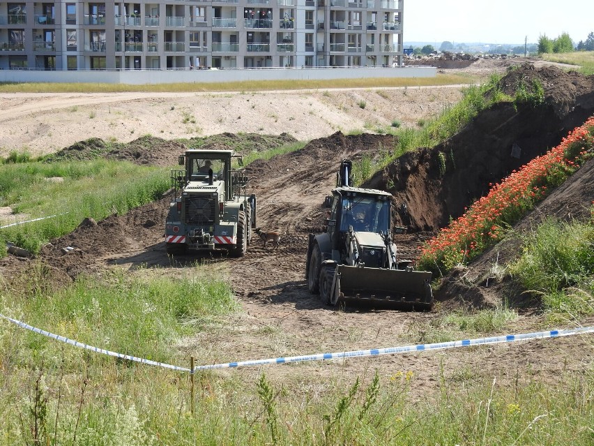 W Suwałkach, przy ul. Sportowej policjanci poszukują zwłok [Zdjęcia] 