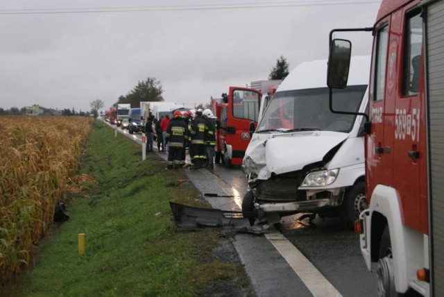 Wypadek w Kościelnej Wsi
Wypadek w Kościelnej Wsi na drodze krajowej numer 12 wydarzył się w czwartek po południu. Zderzyły się tam dostawczy mercedes sprinter i osobowe renault clio. Jedna osoba trafiła do szpitala. 

Więcej: Wypadek w Kościelnej Wsi. Jedna osoba ranna [FOTO]