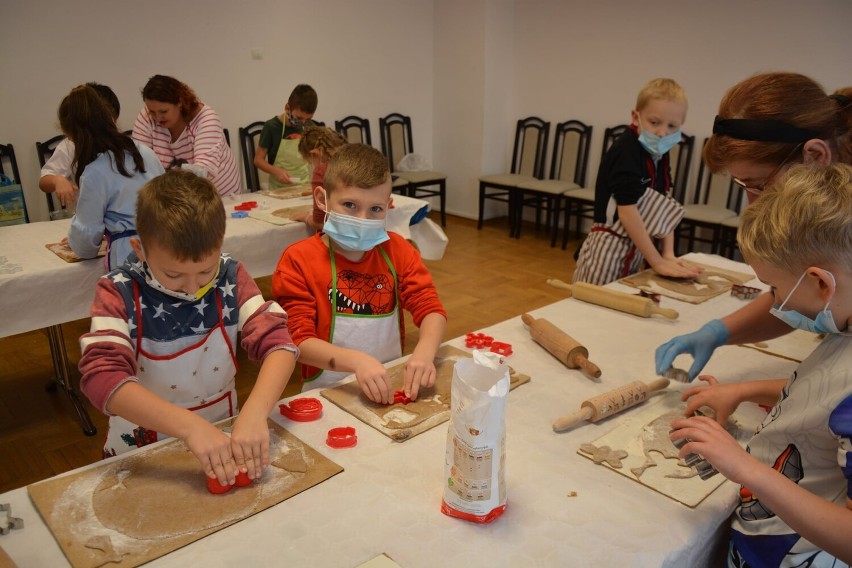 Warsztaty bożonarodzeniowe dla uczniów w Gminnym Centrum...