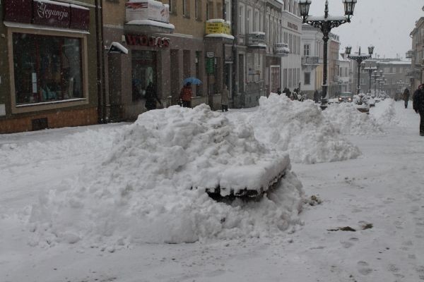 Oczywiście najpierw odśnieżane są drogi pierwszej i drugiej...