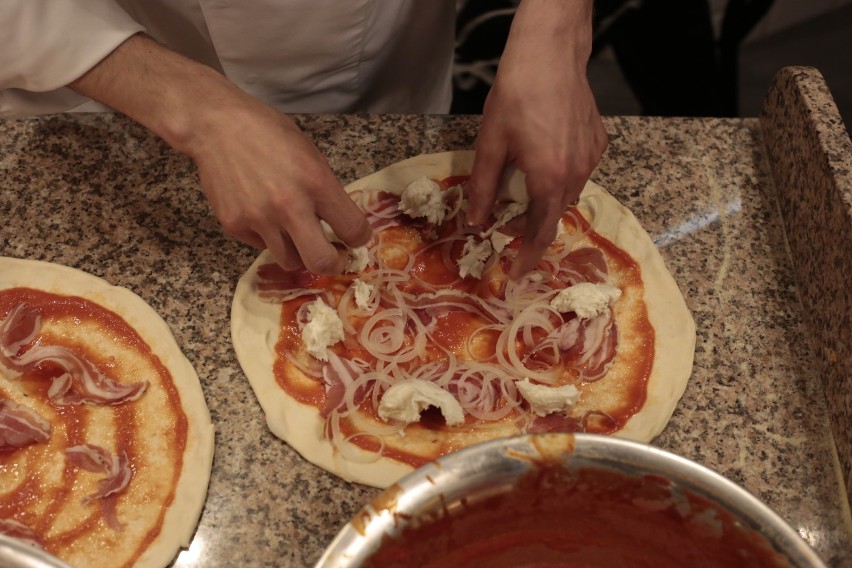 Tutti Santi. Tak tradycyjnej pizzy nie znajdziecie nigdzie w...