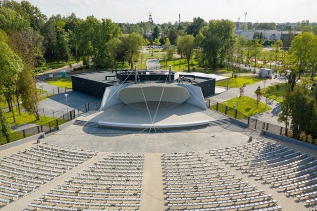 Amfiteatr Muszelka w Parku Kuronia w Sosnowcu wygrała głosowanie publiczności na Najlepszą Przestrzeń Publiczną Województwa Śląskiego 2020. 

Zobacz kolejne zdjęcia. Przesuń zdjęcia w prawo - wciśnij strzałkę lub przycisk NASTĘPNE