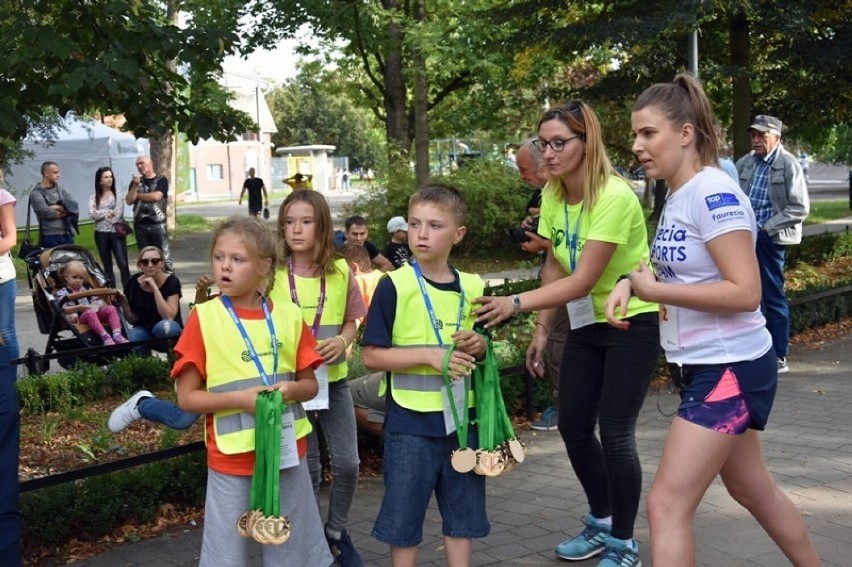 Zdjęcia  1. Charytatywny Bieg Plon Serca w Legnicy dla Olega i Michała.