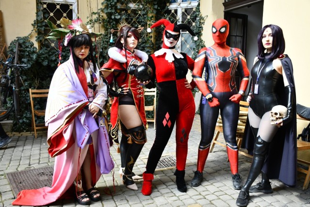 Krakowskiemu Festiwalowi Komiksu towarzyszy pokaz cosplay - czyli kostiumów i rekwizytów związanych z komiksem, animacją czy grami wideo