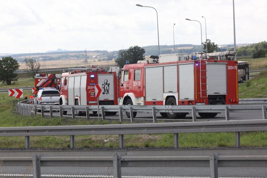 Wypadek na drodze ekspresowej S3 na wysokości Legnicy, trzy osoby ranne