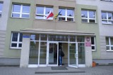 Toruń: Prawybory w IV Liceum Ogólnokształcącym. Młodzież oddała swój głos [Wideo]