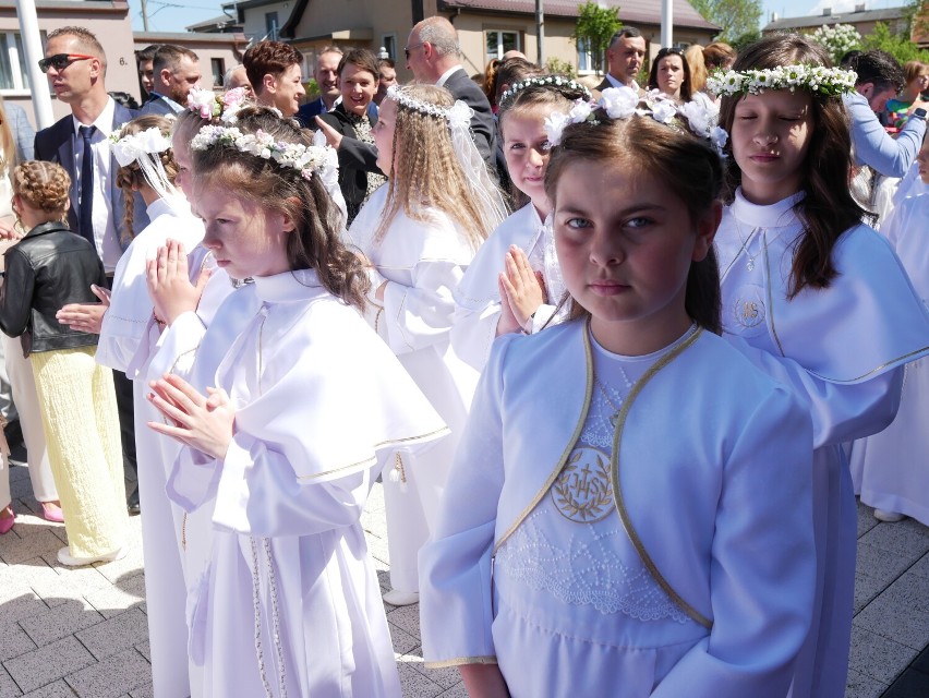 Pierwsza komunia święta w Skokach. Sakrament przyjęły dzieci z parafii pod wezwaniem świętego Mikołaja Biskupa
