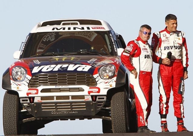 Jean-Marc Fortin i Krzysztof Hołowczyc na starcie rajdu Dakar 2012
