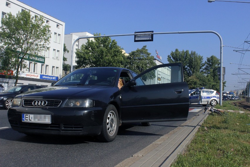 Wypadek na Kopcińskiego w Łodzi. Potrącono rowerzystę [ZDJĘCIA]