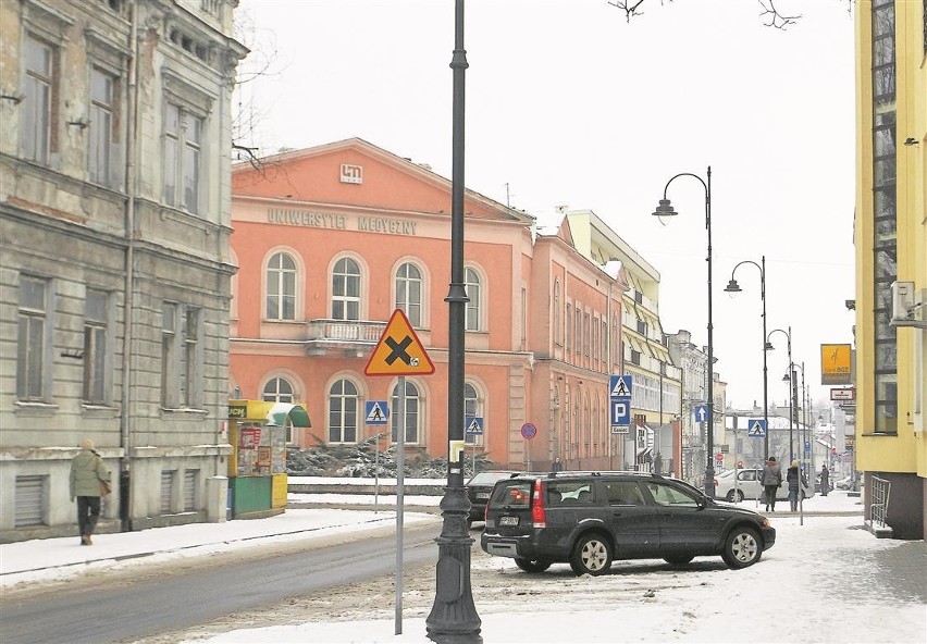 Marzec 2013.  Dawna Bankowa to dzisiaj ul. Dąbrowskiego, w...