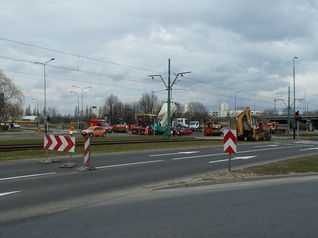 Trwa remont skrzyżowania ulic Żegrze i Bobrzańskiej. Zobacz zdjęcia