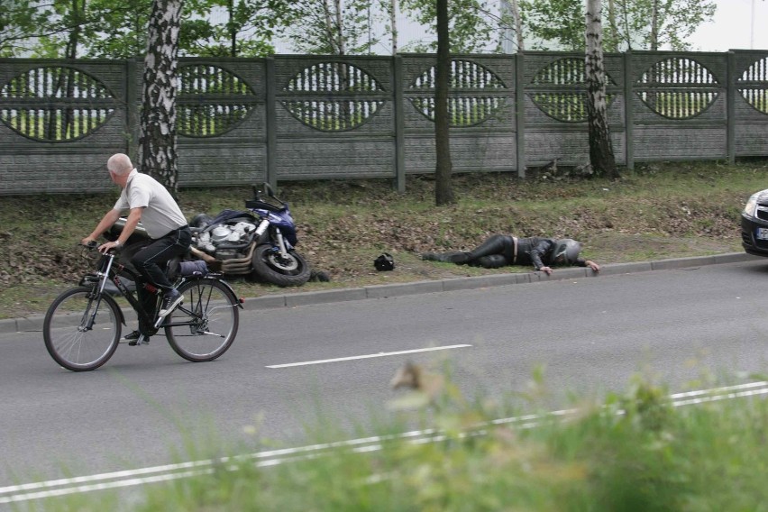 Wypadek motocyklisty... pod specjalnym nadzorem [ZDJĘCIA]