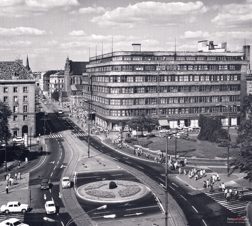 Tak 50 lat temu wyglądała ul. Świdnicka we Wrocławiu. Zobacz! 