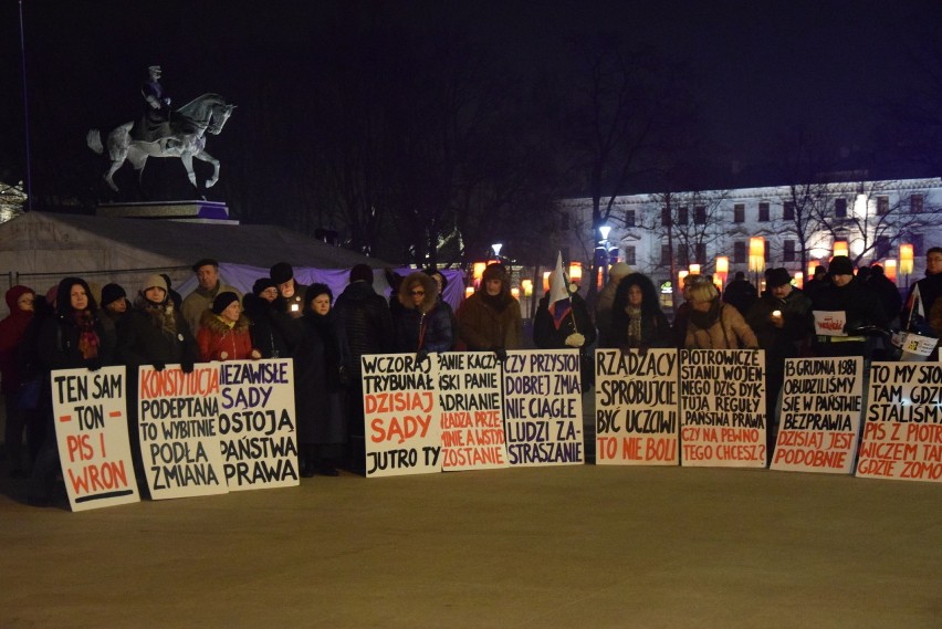 KOD manifestował w Lublinie przeciw autorytarnej władzy (ZDJĘCIA)