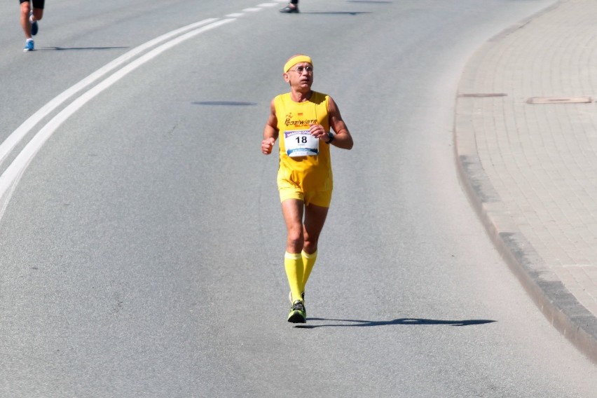 9. Maraton Opolski. Start i meta głównego biegu znajdują się...