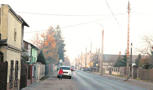 Ciemne dymy unoszące się nad Tomaszowem to codzienność. Skąd się biorą?