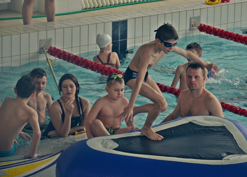 Na pływalni PCS w Bełchatowie promowali bezpieczny wypoczynek w wodzie [ZDJĘCIA]