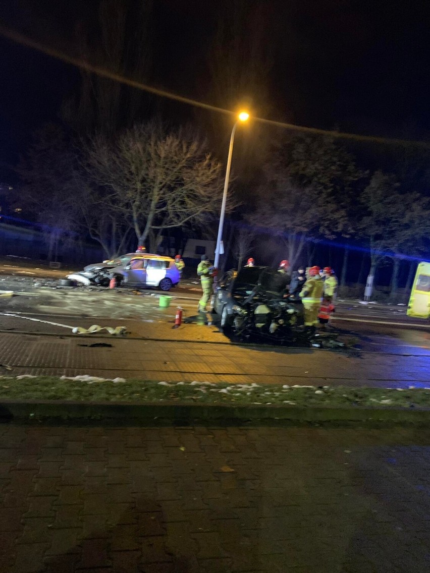 Czołowe zderzenie na ul. Żwirki i Wigury! Droga zablokowana