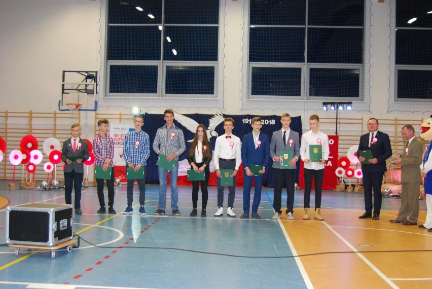 Najzdolniejsi uczniowie i sportowcy z gminy Lipusz otrzymali stypendia
