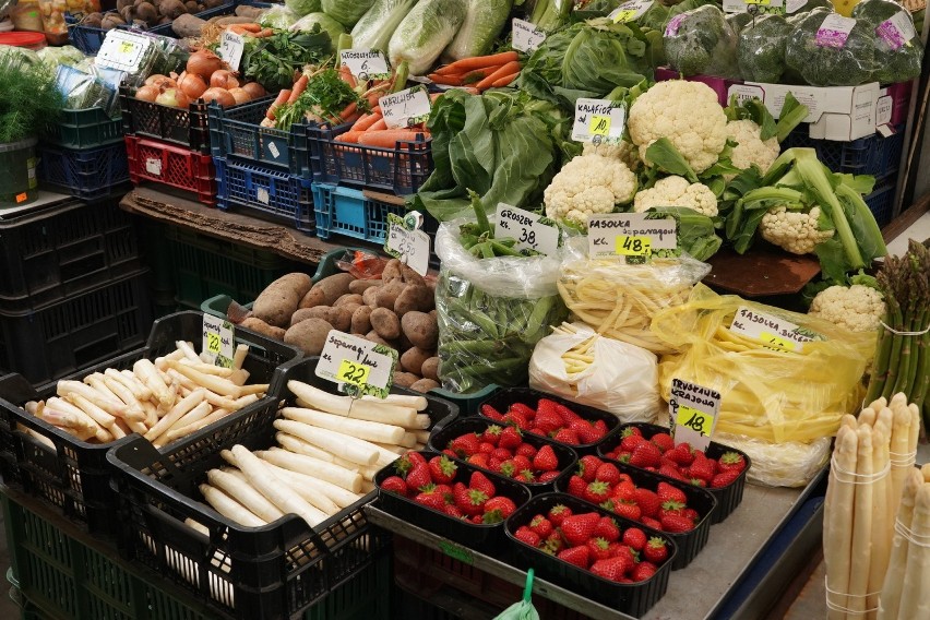 Ceny warzyw i owoców odstraszają i dziwią. Koszt pudełka...