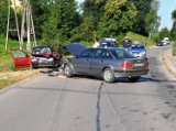 Wypadek w Zdziłowicach: Czołowe zderzenie aut. Trzy osoby ranne