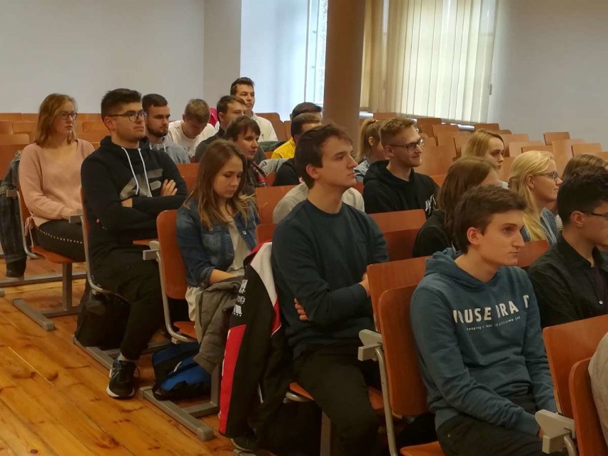Studenci PWSZ w Gnieźnie otrzymali od uczelni laptopy