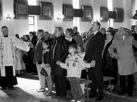 Wieczorem w poznańskiej Katedrze odprawiono mszę świętą za duszę Jana Pawła II. Fot. W. Wylegalski