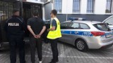 Policjanci z Zelowa zatrzymali włamywacza, który okradł ze wspólnikiem sklep spożywczy 