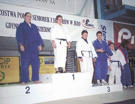 Urszula Sadkowska (pierwsza z lewej) na podium mistrzostw Polski w Gdyni
