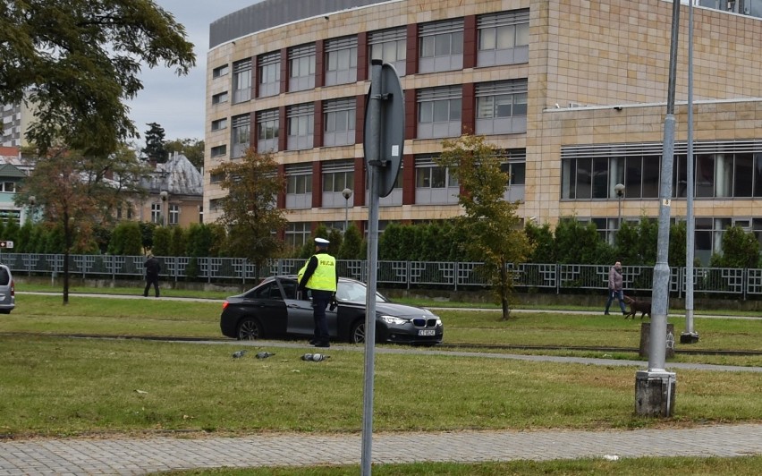 Tarnów. Motocyklista stracił panowanie nad kierownicą na przejściu dla pieszych. Po upadku trafił do szpitala