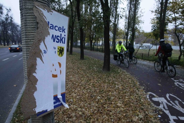 Billboardy i plakaty pochłaniają większość budżetu lokalnych komitetów wyborczych. Komitety muszą też opłacić sprzątanie plakatów