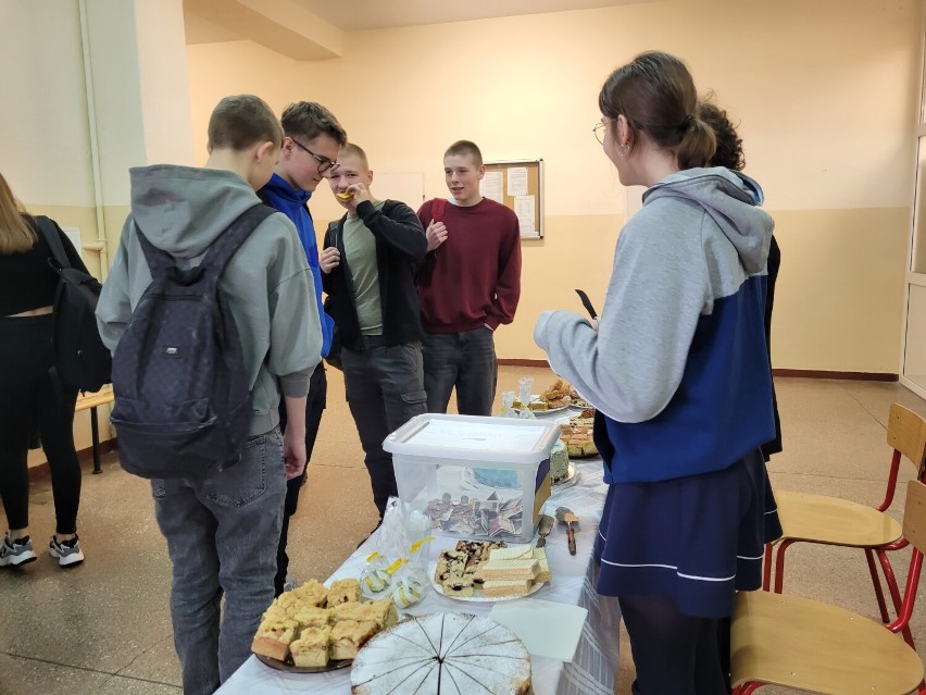 Słodki piątek w Żeromie – kolejna akcja dla Ukrainy [ZDJĘCIA]