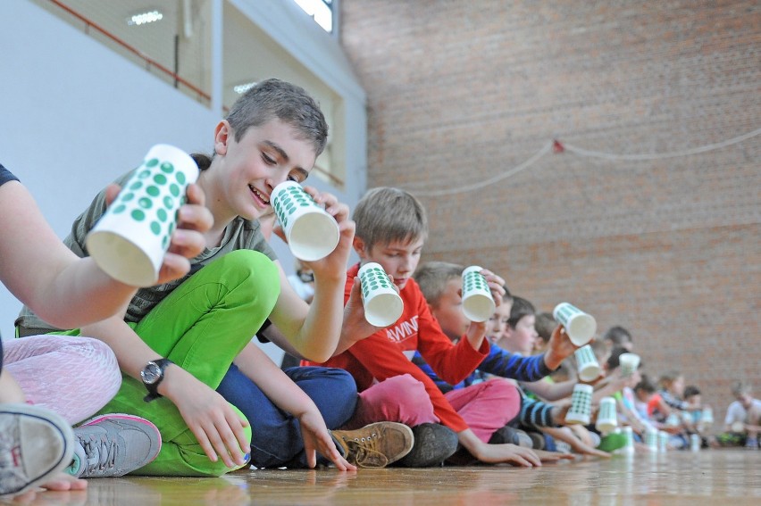 Cups Song: Uczniowie Szkoły Podstawowej w Luboniu wykonali...