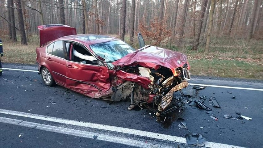 Wypadek na drodze krajowej nr 74 w Jaksonku w powiecie piotrkowskim. Rannych siedem osób [ZDJĘCIA]