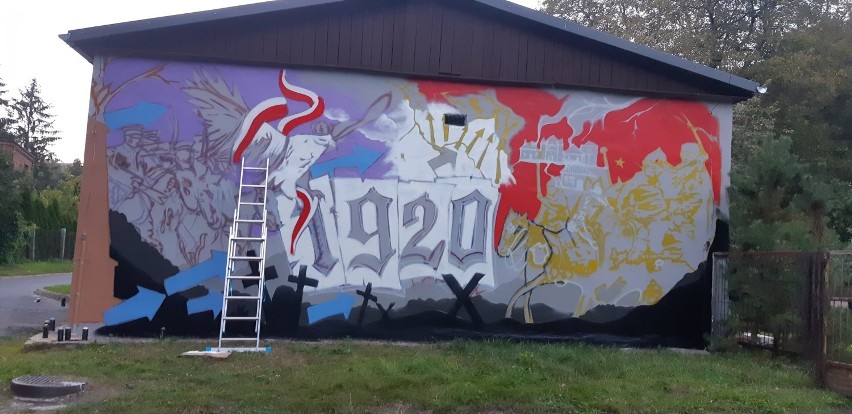 Chełm. Przy ulicy Brzozowej dobiega końca malowanie historycznego muralu  