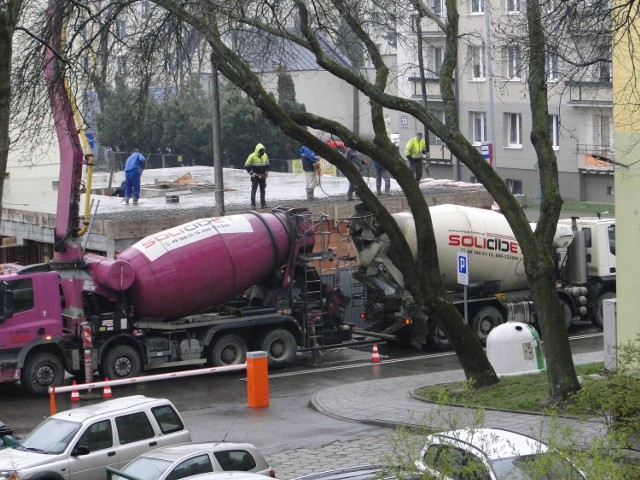 W Radomiu przy ulicy 25 Czerwca trwa budowa bloku trzykondygnacyjnego.