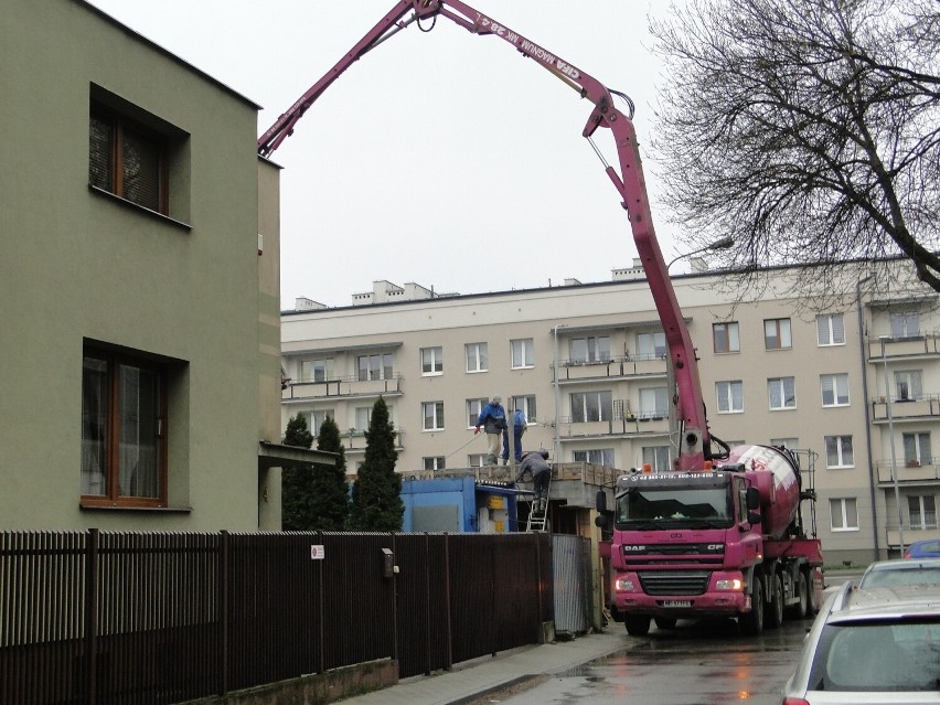 Budowa bloku na ulicy 25 Czerwca i Zacisze w Radomiu. Jaki jest postęp prac? Zobaczcie zdjęcia