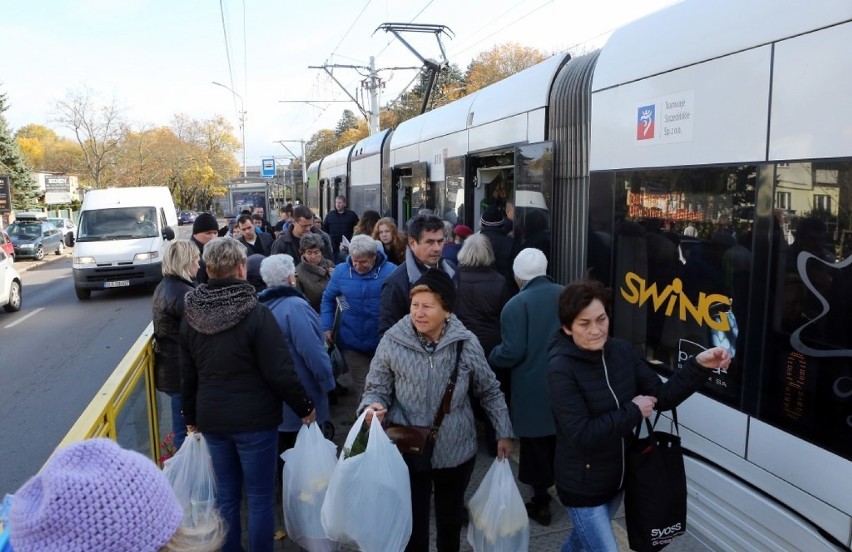 Wszystkich Świętych w Szczecinie. Tłumy na cmentarzach [zdjęcia]