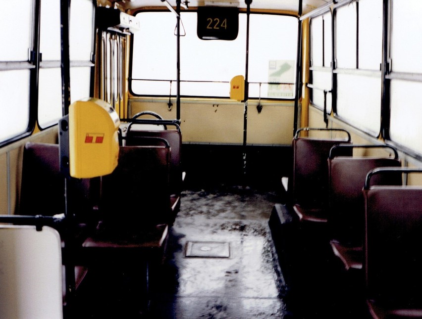 Wnętrze Ikarusa na linii 179 na Kabatach w 2002 roku
